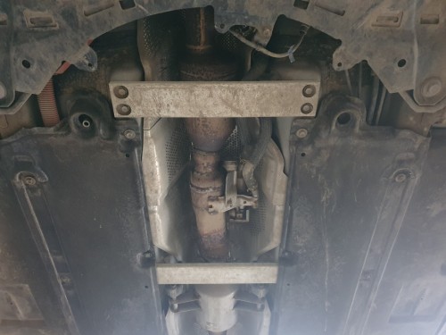 Aluminiowa osłona / blokada katalizatora do Toyota C-HR (2016-2023) Aluminiowa osłona / blokada katalizatora do Toyota C-HR (2016-2023)
